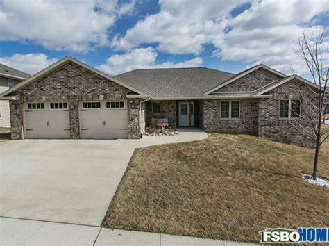 It contains 6 bedrooms and 3 bathrooms. . Zillow dubuque